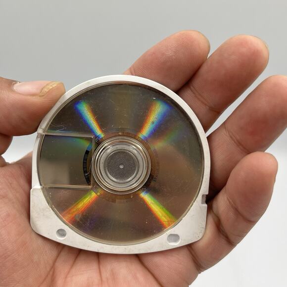 Tomb Raider: Legend - Playstation Portable PSP TESTED - Picture 3 of 5